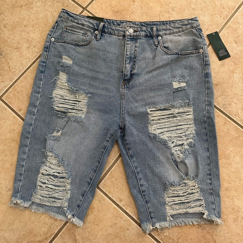 NWT Women’s High Rise Blue Denim Distressed Bermuda Jean Shorts size 18